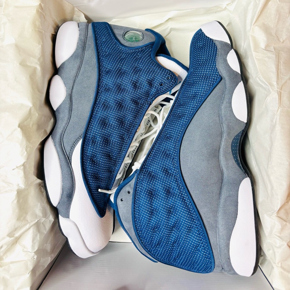 Air Jordan 13 - Picture 3 of 5